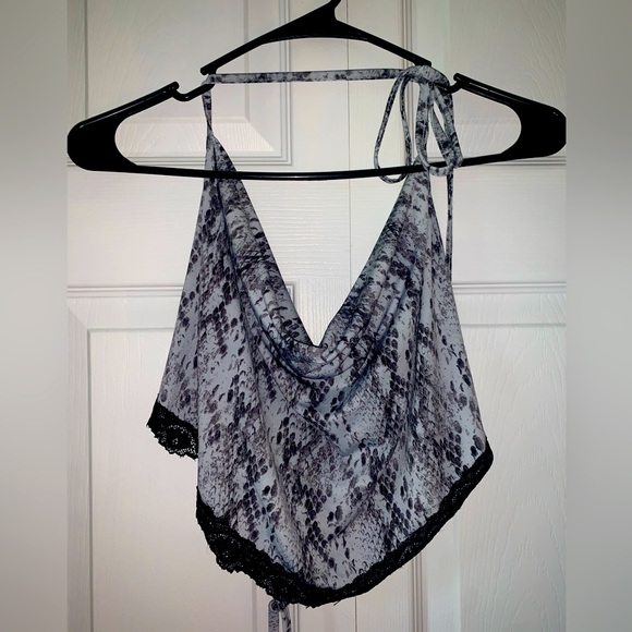 Forever 21 Bandana Style Open Back Crop Top - Picture 1 of 5